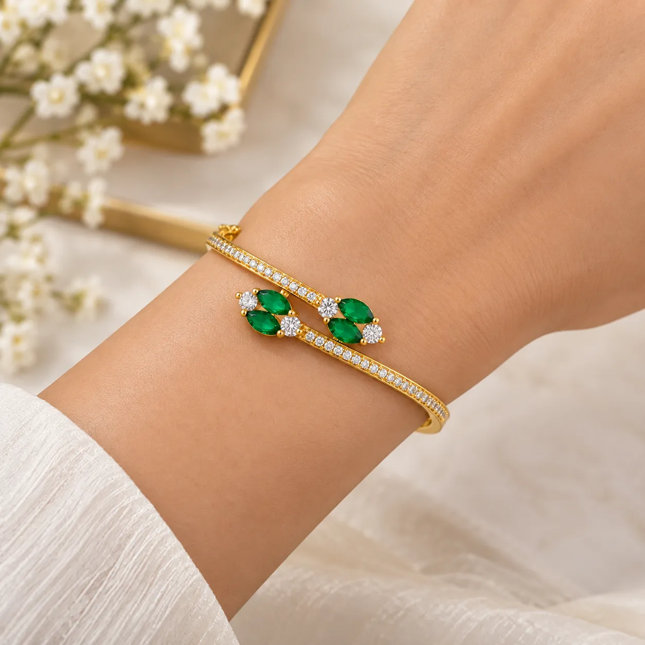 Emerald Grace Close-Up Bracelet