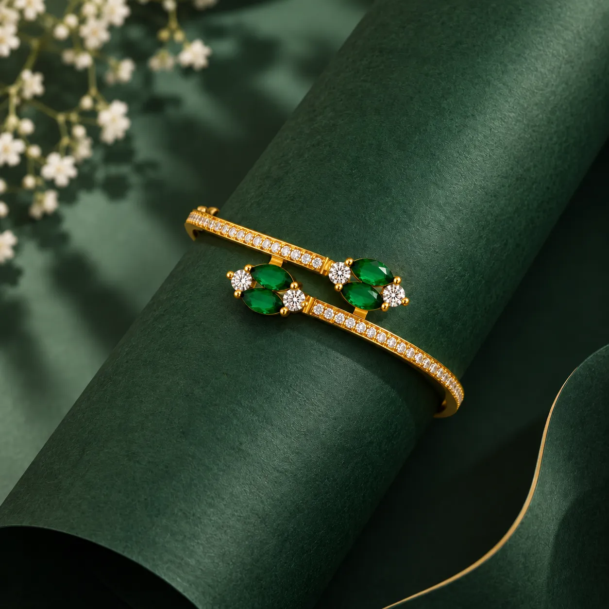 Emerald Grace Close-Up Bracelet