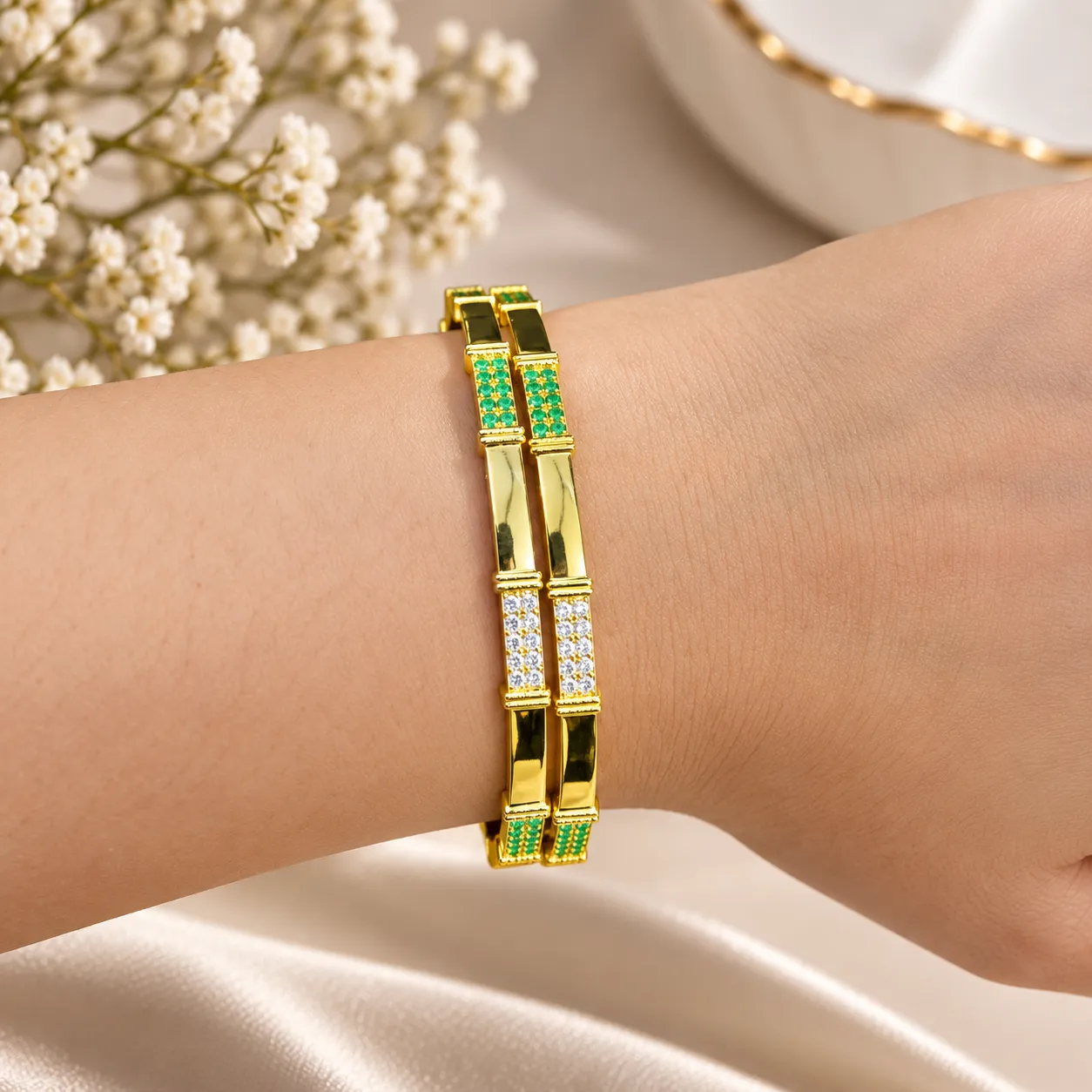 Aarohi Emerald Shine Bangles