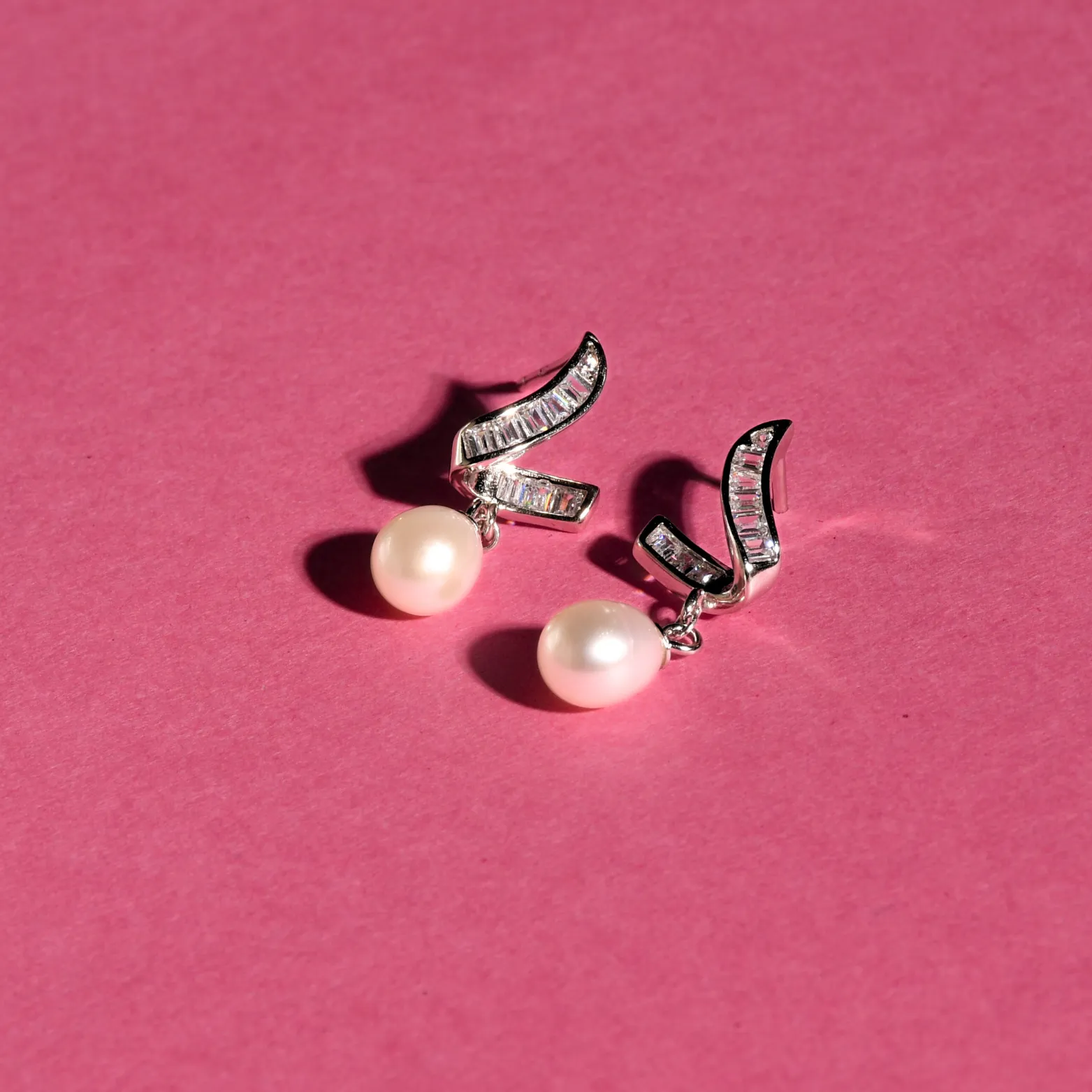 Celestia Curve Pearl Earrings